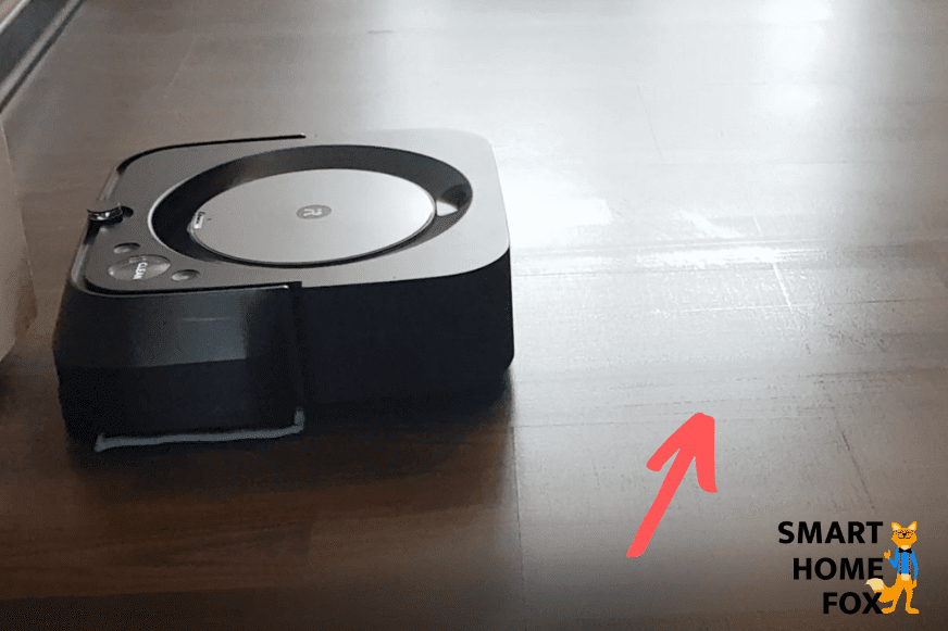 iRobot Braava jet m6 моет пол в кабинете